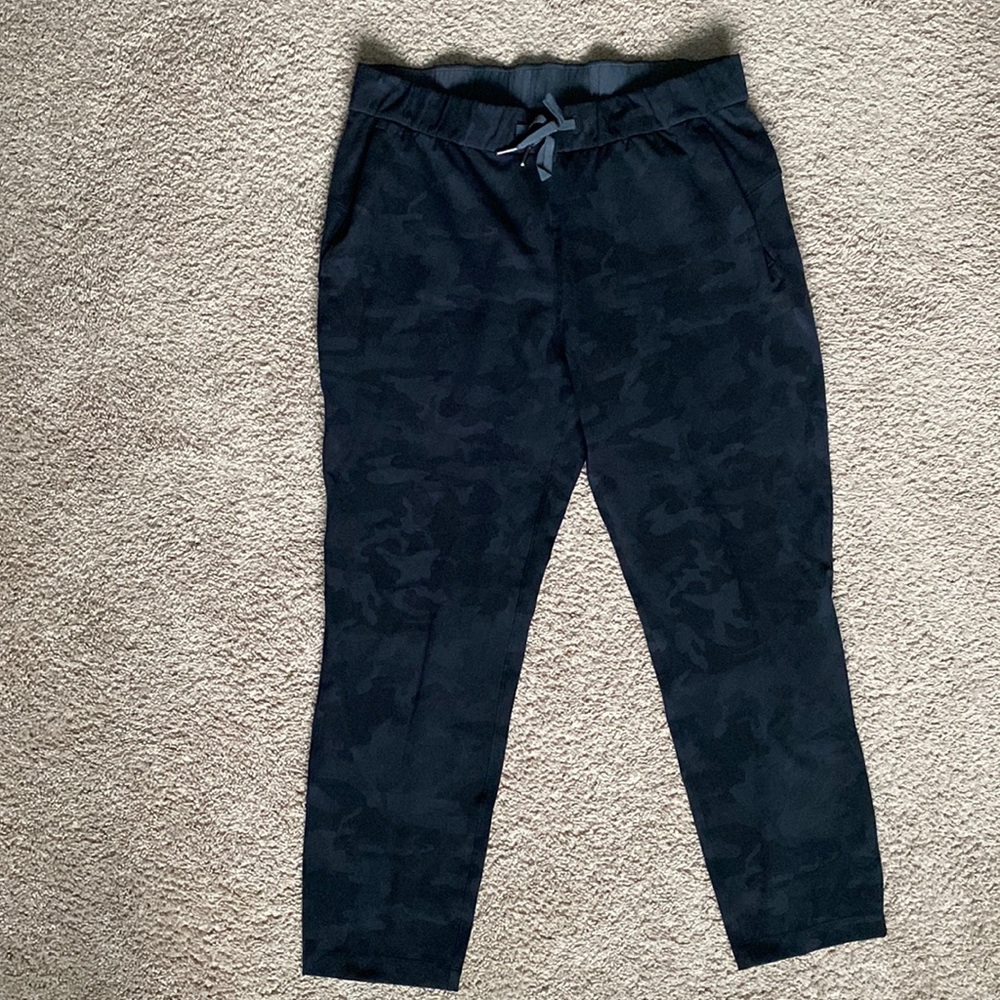 Lululemon Nylon/Lycra elastic waist pants. Size 10. Great condition.